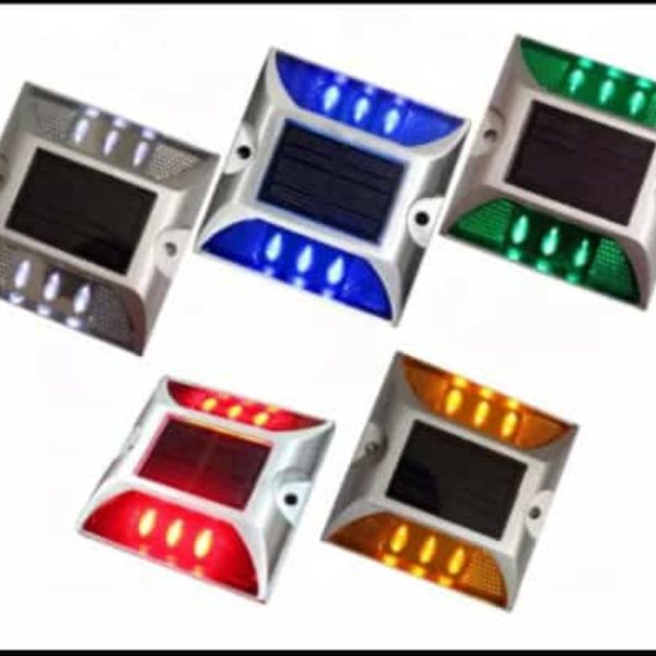 عيون قطط طاقه شمسيه